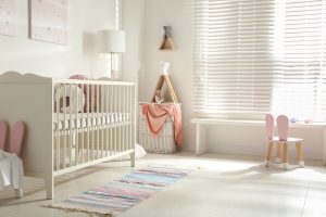 Világos babaszoba.